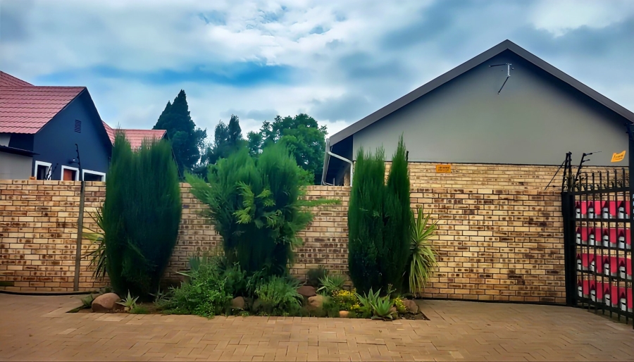 3 Bedroom Property for Sale in Langenhovenpark Free State